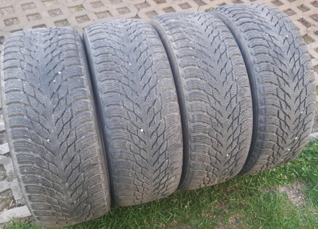 235/55 R18 Nokian Téli gumik
