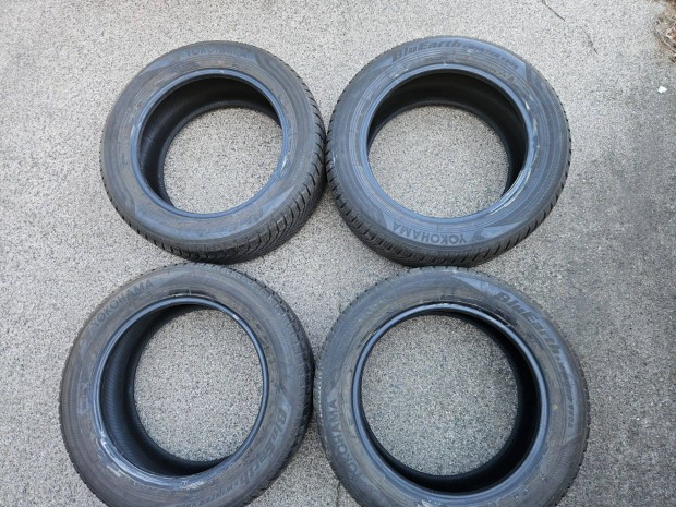 235/55 R18 Yokohama Bluearth téligumi 104H