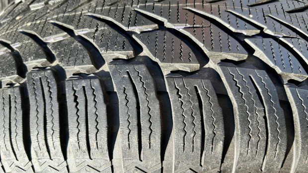 235/55 R19 Nokian WR 4 SUV XL téligumi garnitúra