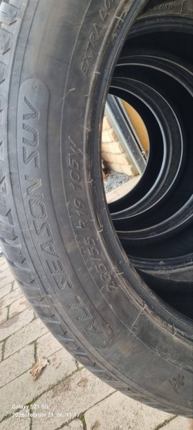 235/55 R19  Taurus all season Suv.