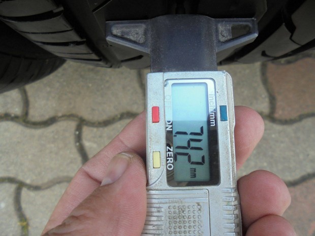 235/55 R 17-es 2021-es nyári gumi jó állapotban eladó