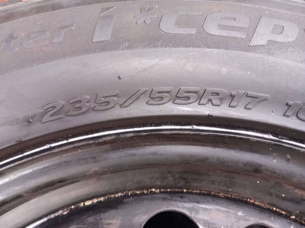 235/55 R 17 téli gumi Ford Kuga acélfelni