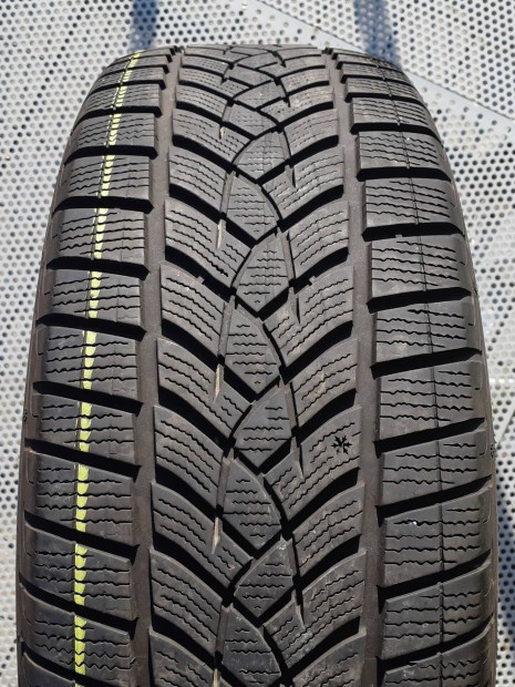 235/55 r18 Good-Year Ultra Grip Performance. 4db.