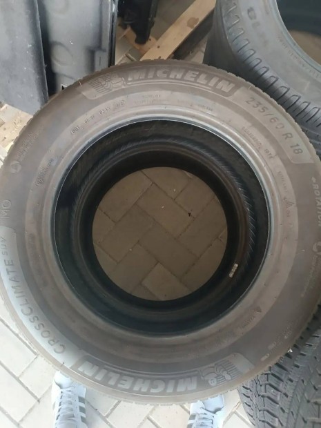 235/60R18 107 V Ngy vszak