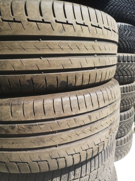 235/60R18 38e/2db Continental nyrigumi