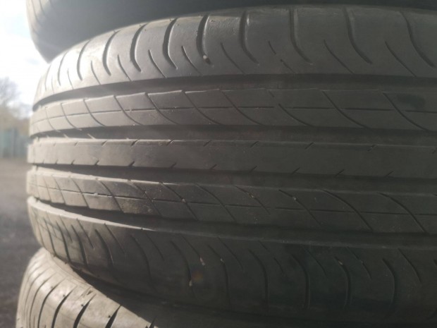 235/60R18 Dunlop nyrigumik eladk