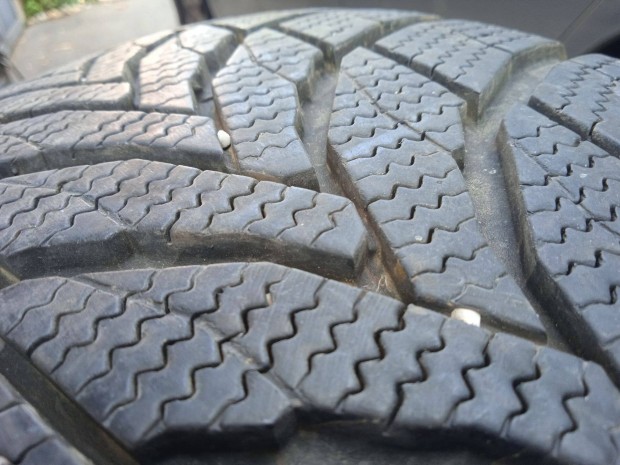 235/60R18 Nokian tli gumi szett