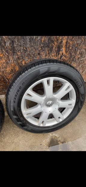 235 60 18 Dot19 Pirelli nyri Gyri Vw Touareg kerekek