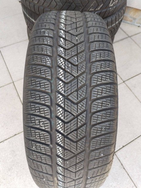235 60 18 pirelli 235/60 R 18 téli gumi garnitura
