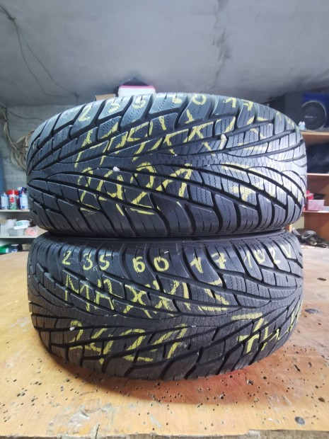 235 60 R17 102V Maxxis téligumi