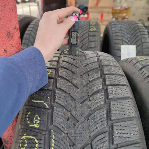 235/60 R18 Dunlop téli gumi 21000ft a 2db /96/