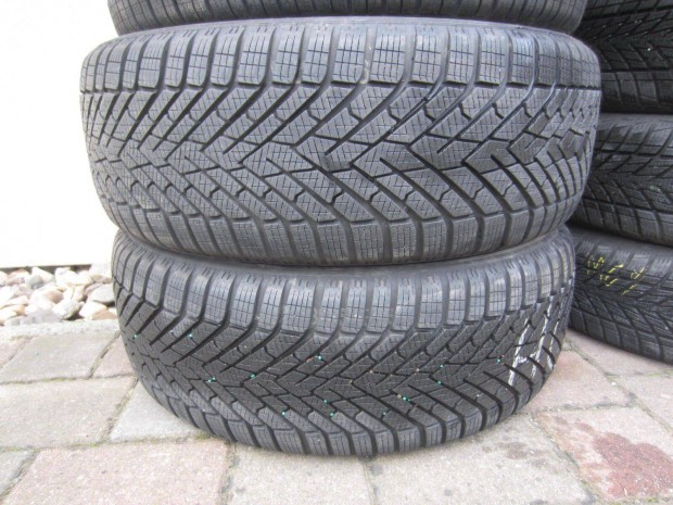 235/60 R18 Pirelli SC Winter2 107V