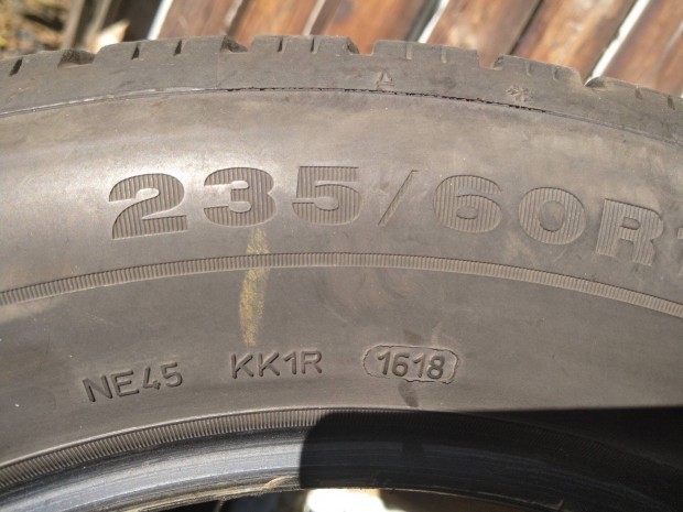 235/60 R18 téli gumi