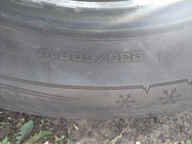 235/60 r18 téli gumi szett