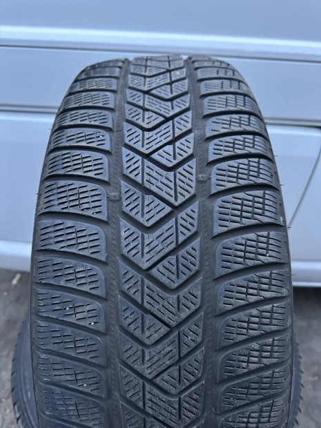 235/60r18 Pirelli Scorpion Winter tli gumi 235/60R18