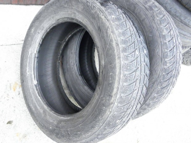 235/65R17 2db Nokian tligumi