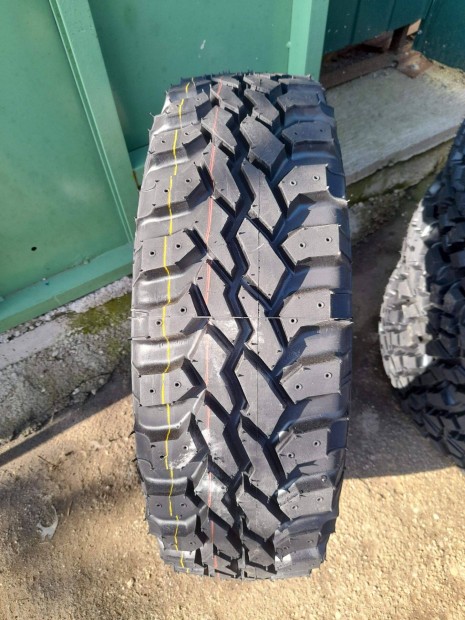 235/65R17 KM2 mints terepgumi