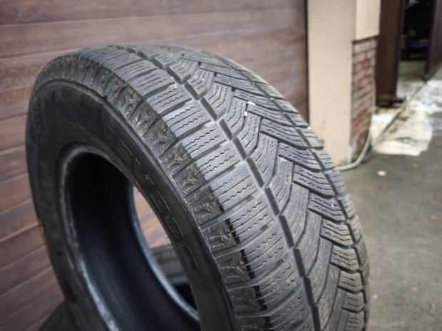 235/65 R16C tli gumi 4 db
