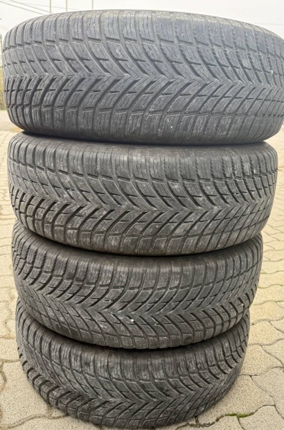 235/65 R17 gumi ngyvszakos 2024 Nokian! ML Q7 xc60 xc90 17"