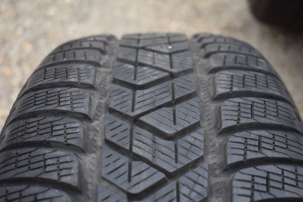 235/65 R19 Pirelli Scorpion Winter tli 6mm 4db