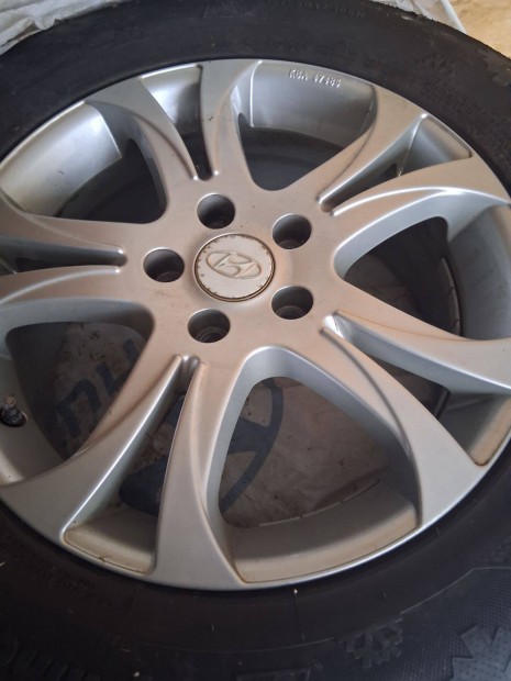 235 65 r17 téli gumi ,hyundai alu 180.000ft