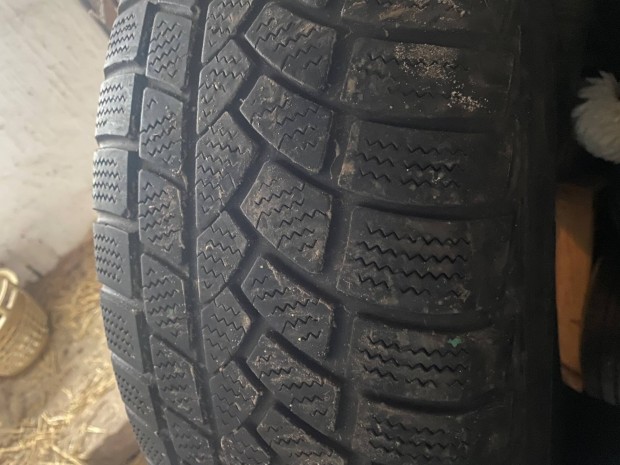 235/65r17 4x4-es Continental tli gumi