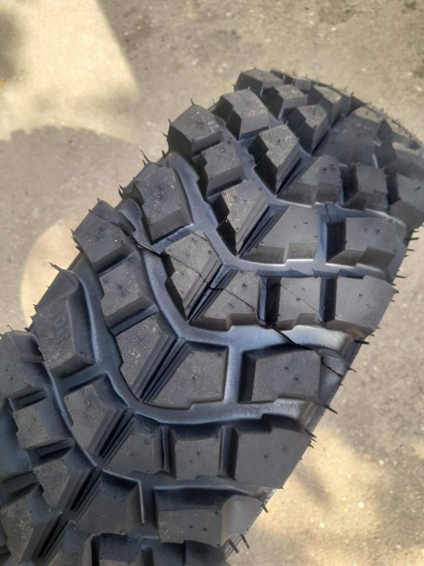 235/70R16 Cobra mintás terepgumi