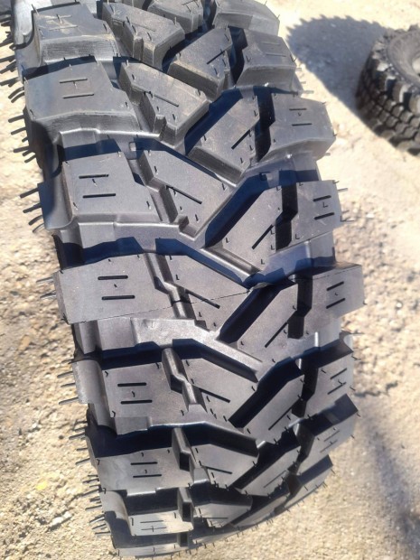 235/70R16 Raptor mints terepgumi