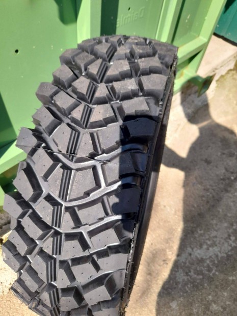235/70R16 Sahara mint�s terepgumi