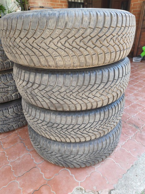 235/70R17 Falken Eurowinter HS01 SUV téligumi