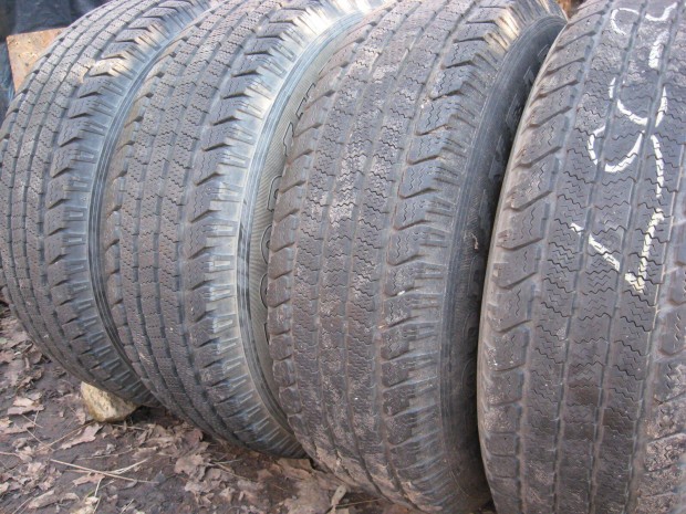 235/75R15 Goodyear terepjr gumi 235/75 R15