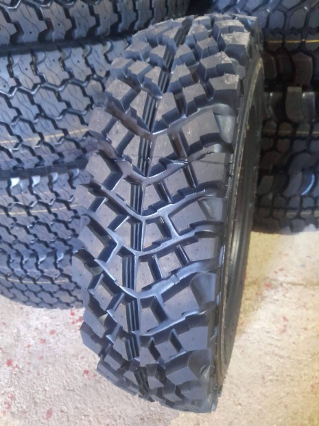 235/75R15 Sahara mints terepgumi