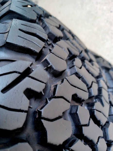235/75r15 Bfgoodrich AT Ko? 4db