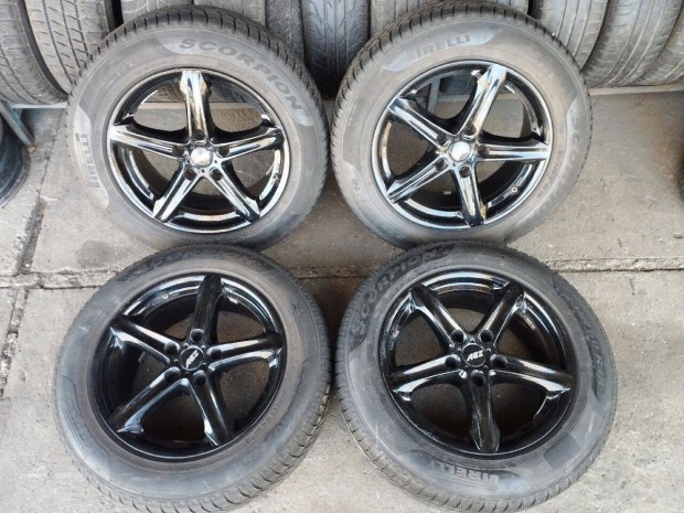 235 / 60 / R18 / 5x130 / 8,5J / ET50 Alufelni Szett Gumival