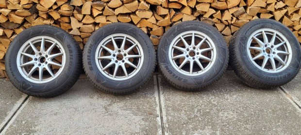 235 / 65 R17 Eredeti Mercdesz alufelni tli gumival szerelve