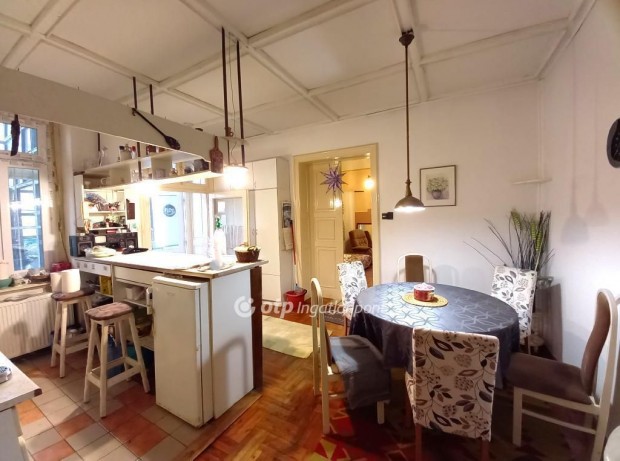 238 nm-es h�z elad� Csongr�d