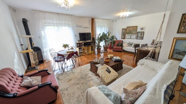 238 nm-es h�z elad� Sz�kesfeh�rv�r