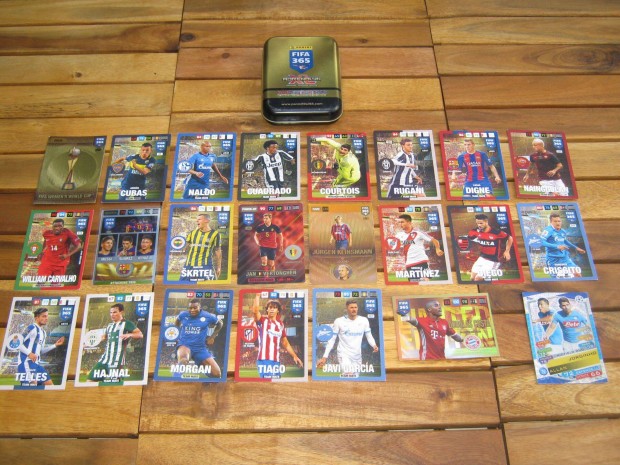 23 db Fifa 365 Adrenalyn XL focikrtya (Panini)