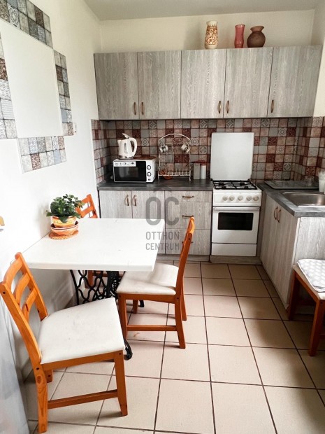 23 f� elhelyez�s�re alkalmas sz�ll�shely kiad�