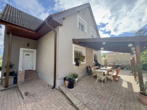 240 nm-es h�z elad� Balatonf�red