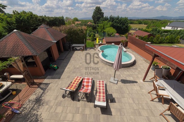 240 nm-es h�z elad� Cs�m�r