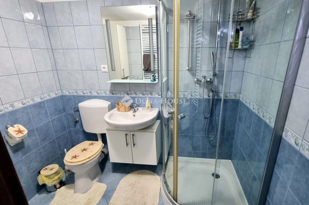 240 nm-es h�z elad� Koml�