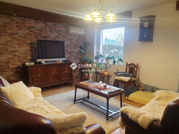 240 nm-es h�z elad� P�cs