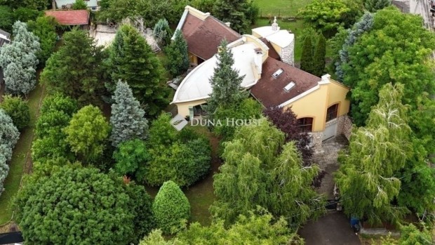 240 nm-es h�z elad� P�cs