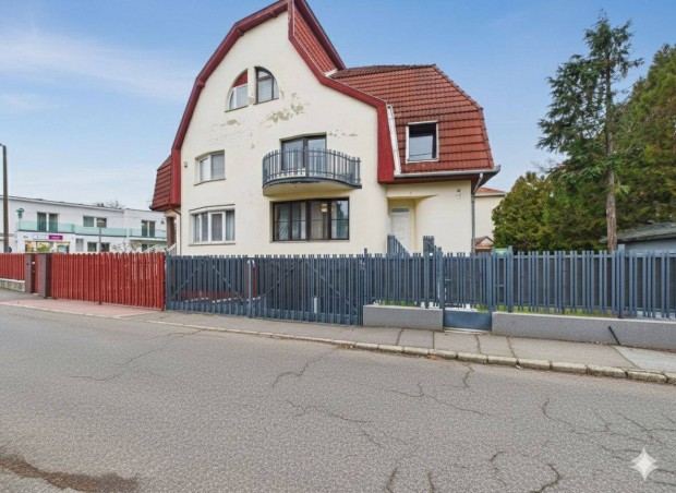 242 m-es h�z teljes b�rl�i �llom�nnyal - dupla gar�zzsal!