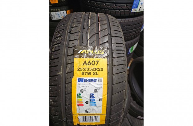 245/35R19 Aplus j Nyri Gumiabroncs