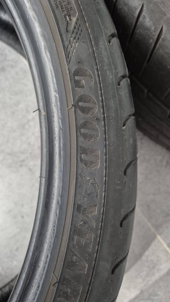 245/35/R20 és 275/30/R20 nyári gumi 1-1 db eladó