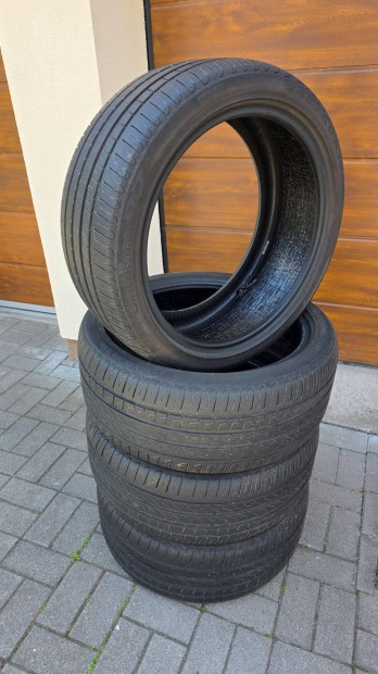 245/40R19 Pirelli P7