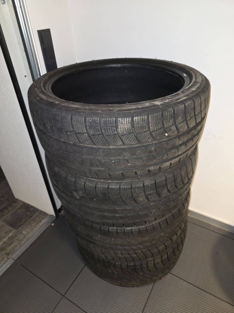 245/40R20 és 275/35R20 téli gumi szett Eladó