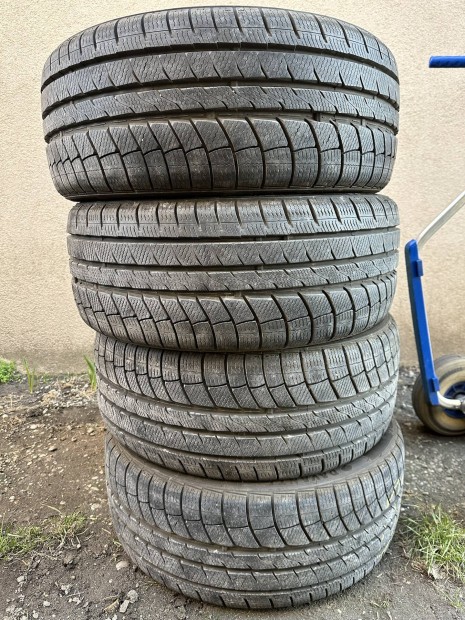 245/40 R19 245/40R19 XL Davanti újszerű téli gumi